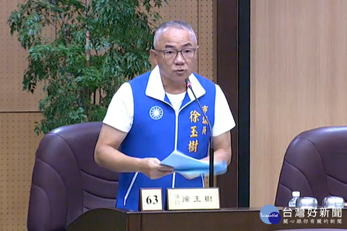 桃園市議員徐玉樹於議事堂進行質詢。<br /><br />
