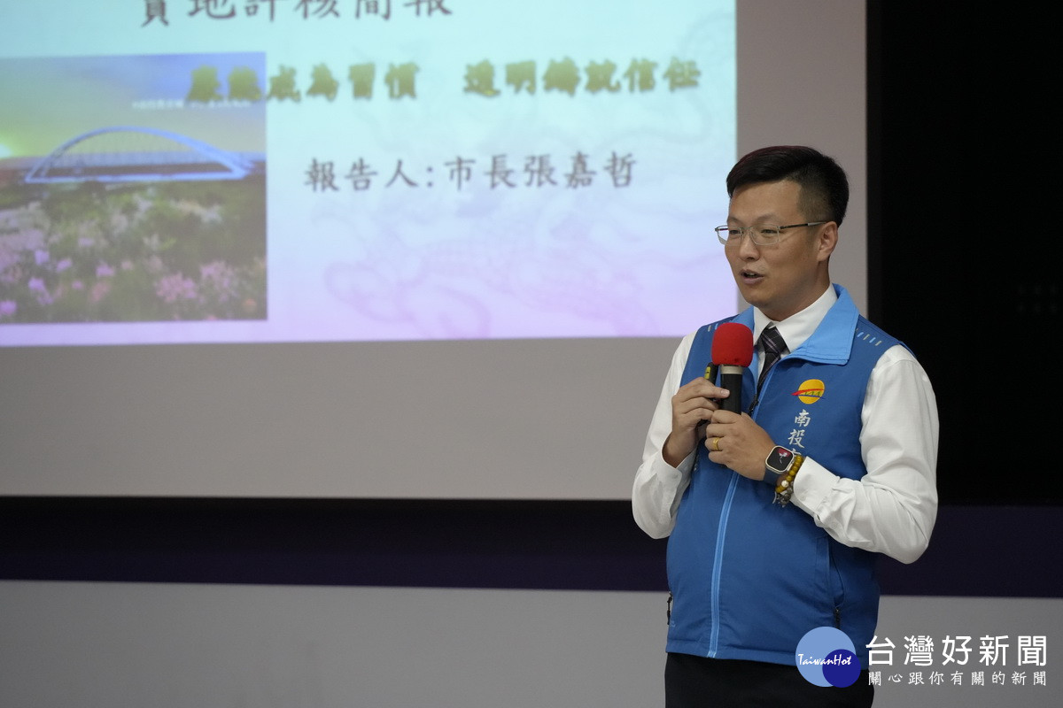 張市長進行簡報獲肯定。(市公所提供)