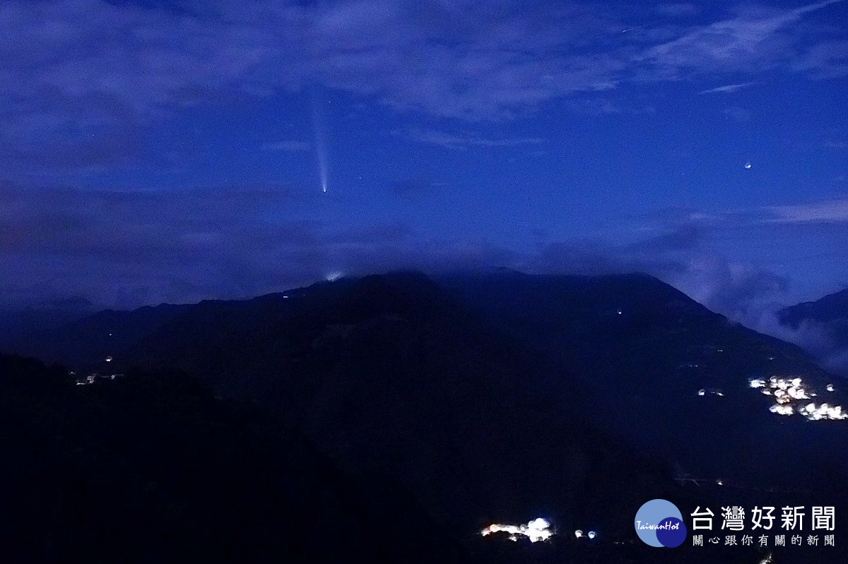 全台掀起紫金山–阿特拉斯彗星熱追潮,桃園海濱、北橫山區均可清楚拍到。
