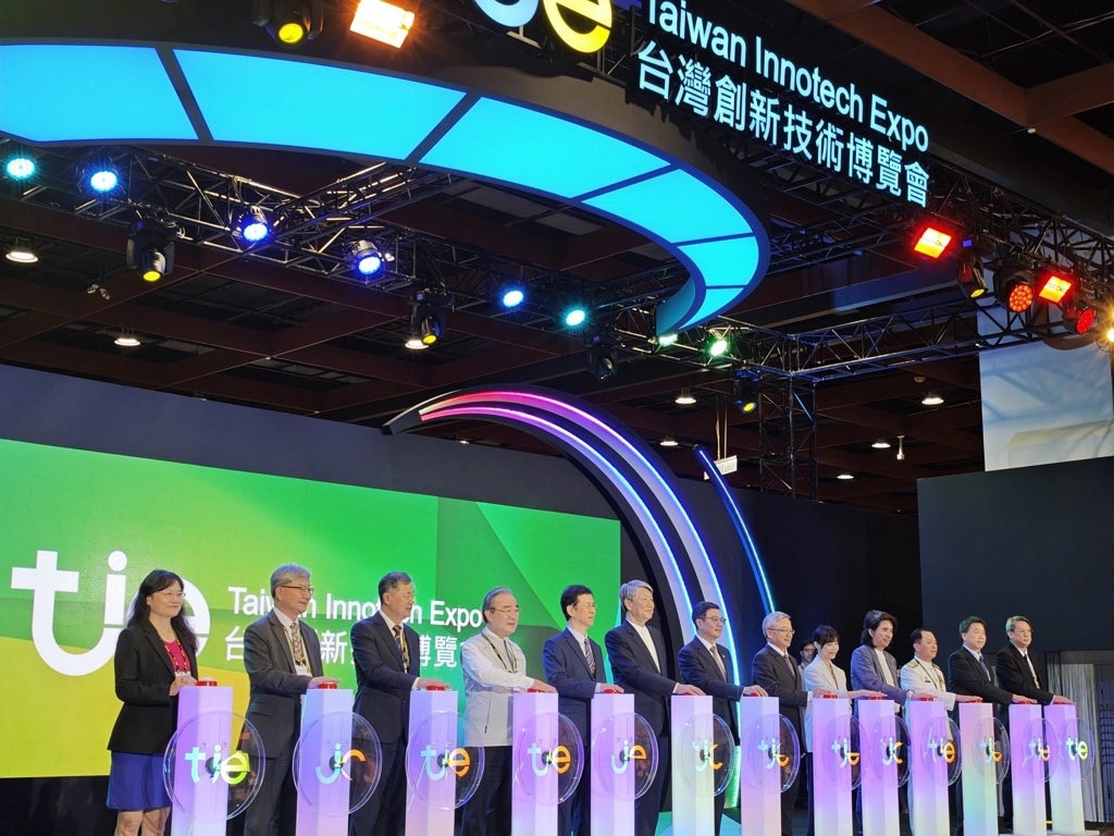 「2024臺灣創新技術博覽會」盛大登場，環境部由沈志修次長（左2）出席聯合開幕式（圖：環境部循環署）
