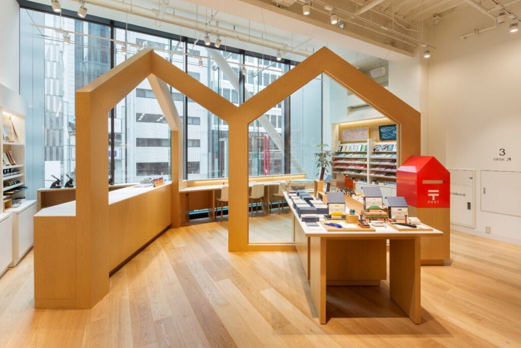 以「SHARE」為主題的商品陣容可在「G.Itoya」的2樓盡情享受。（©銀座 伊東屋）