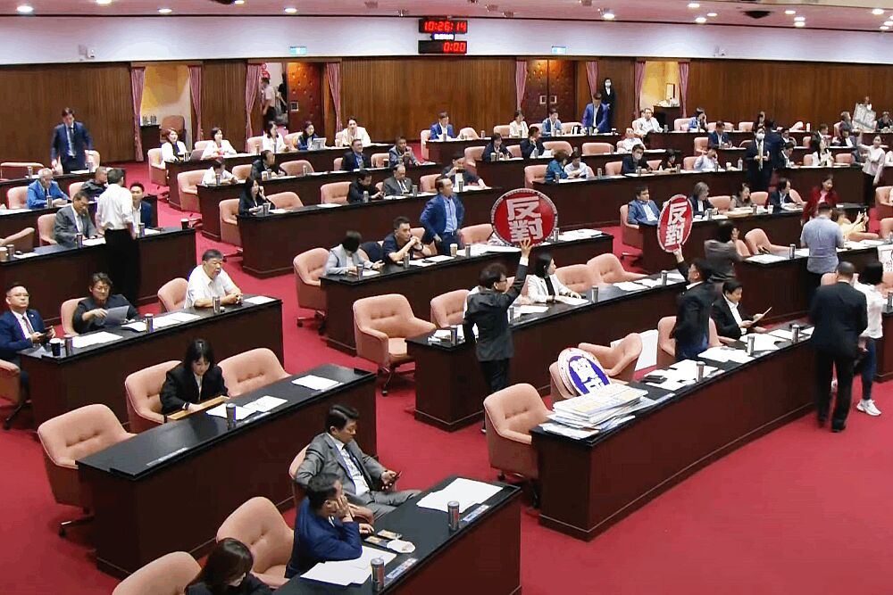 譴責藍白聯手5度卡總預算 林宜瑾、林俊憲分析國會情勢 230 照片來源:立法院直播截圖