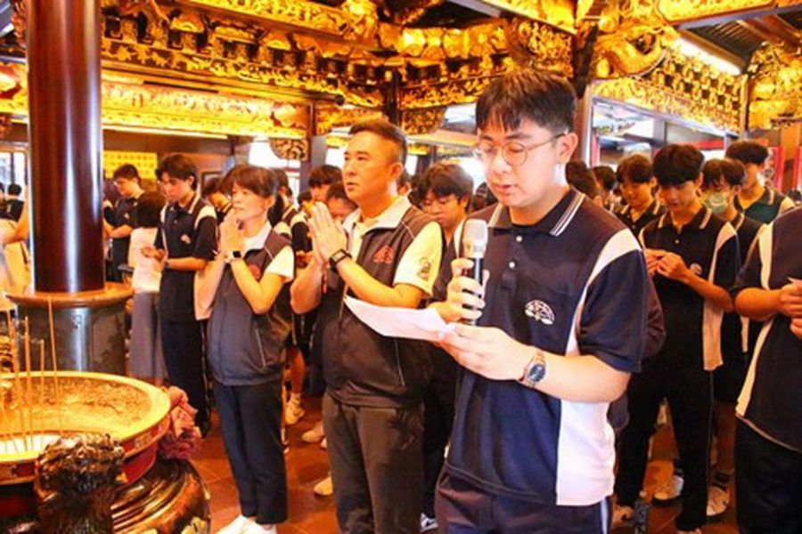 土地公保庇!竹林中學大考戰士登烘爐地祈福