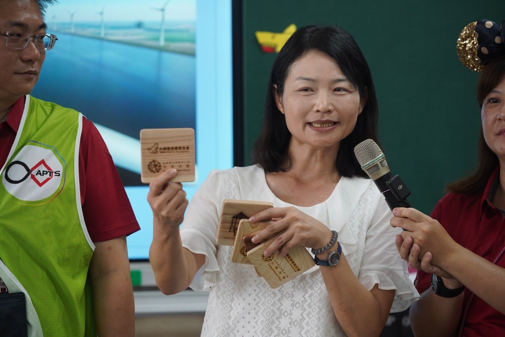 三灣國小大坪分校陳美君校長表示，感謝台積電慈善基金會與AP6 志工老師們分享深入淺出的科普課程，扎根偏鄉學生的科普知識。(台積電慈善基金會 提供)