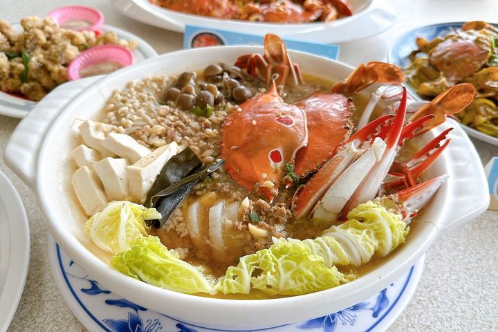 名廚詹姆士設計日式萬里蟹豆腐鍋、韓式辣炒蛋萬里蟹,以及泰式黃咖哩萬里蟹等3道限定料理。 圖:新北市政府漁業及漁港事業管理處/提供