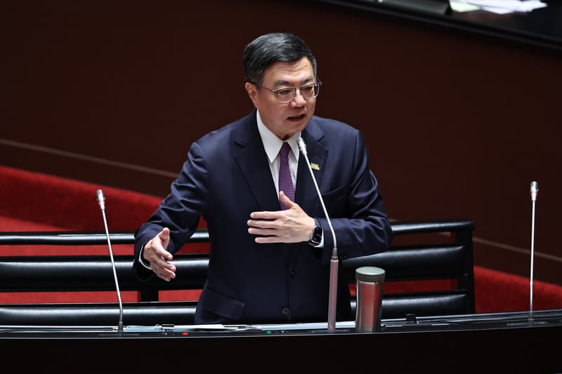 行政院長卓榮泰18日表示,面對總預算目前的僵局,若不得已行政院必須思考是否將依法聲請釋憲。 中央社