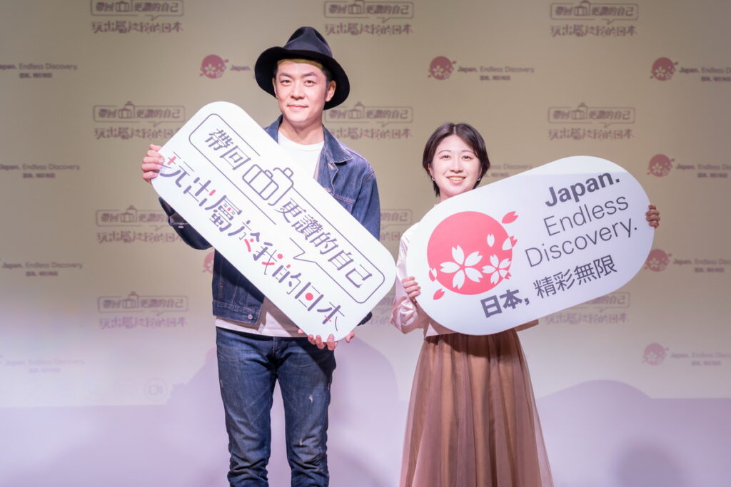 日本觀光局特派員姚元浩(左)、日本觀光局海外推廣部大見菜那子(右),號召粉絲一同感受日本南九州觀光魅力。