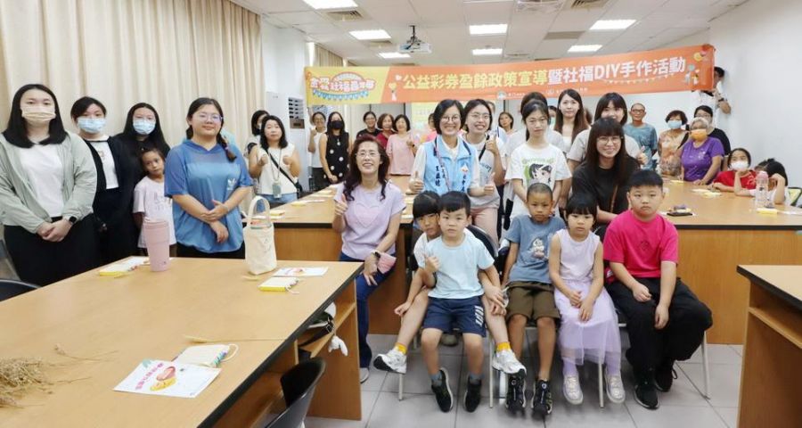 金門社福宣導真有趣 青銀同樂共學小麥編織