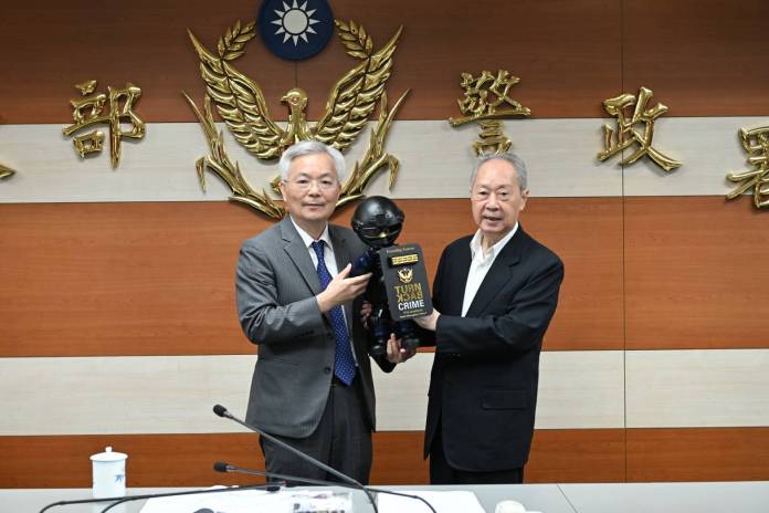 黃主文24年無私奉獻今光榮卸任 陳卿南接棒持續守護警消權益 30 1428449 0