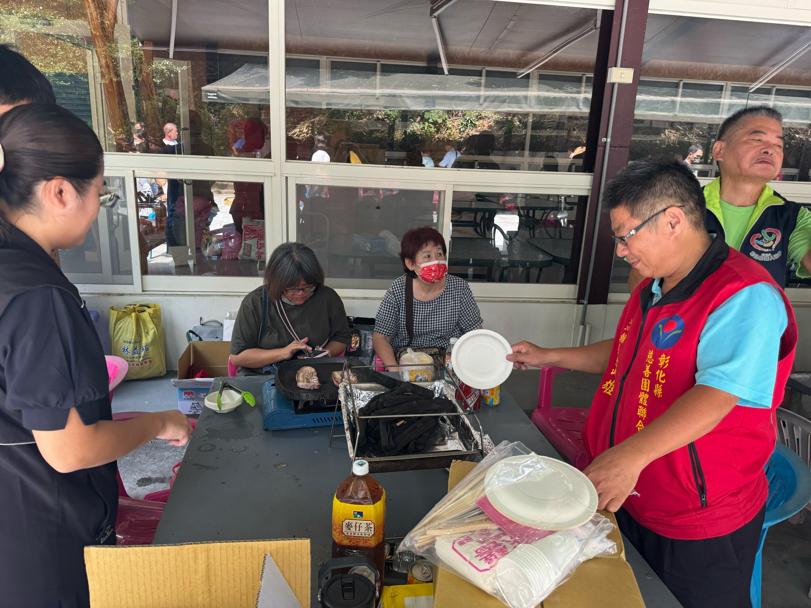 ▲彰化縣聾人協會舉辦「113年度聽障者家庭親子戶外成長營暨中老年保健講座」，讓子女對聽障父母的需求有更多認知與理解。（記者張溎壕攝）