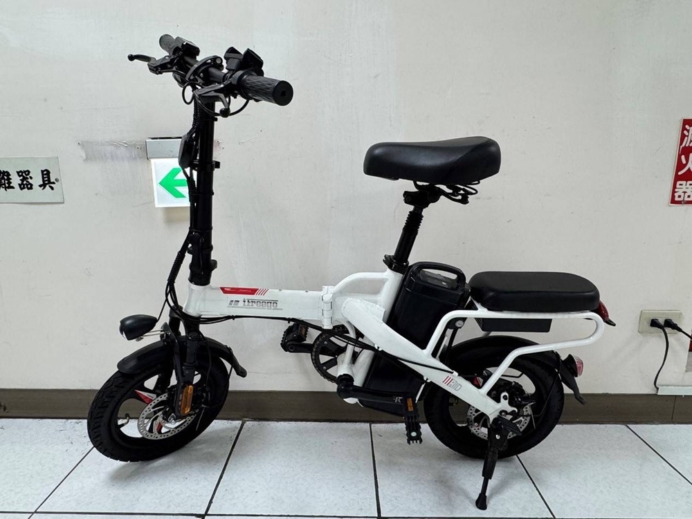 3男組團偷電動自行車 電眼追緝再起獲海洛因 302 cnews204241020a03