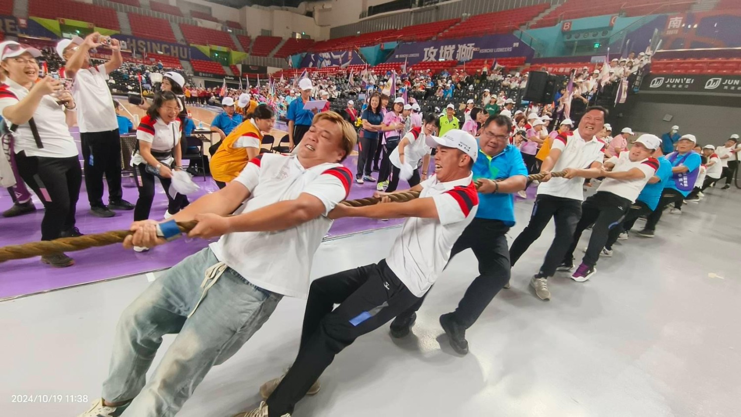 新竹縣2024獅子盃全民趣味運動大會，獅友發揮運動家精神全力以赴。（圖/記者林照東翻攝）