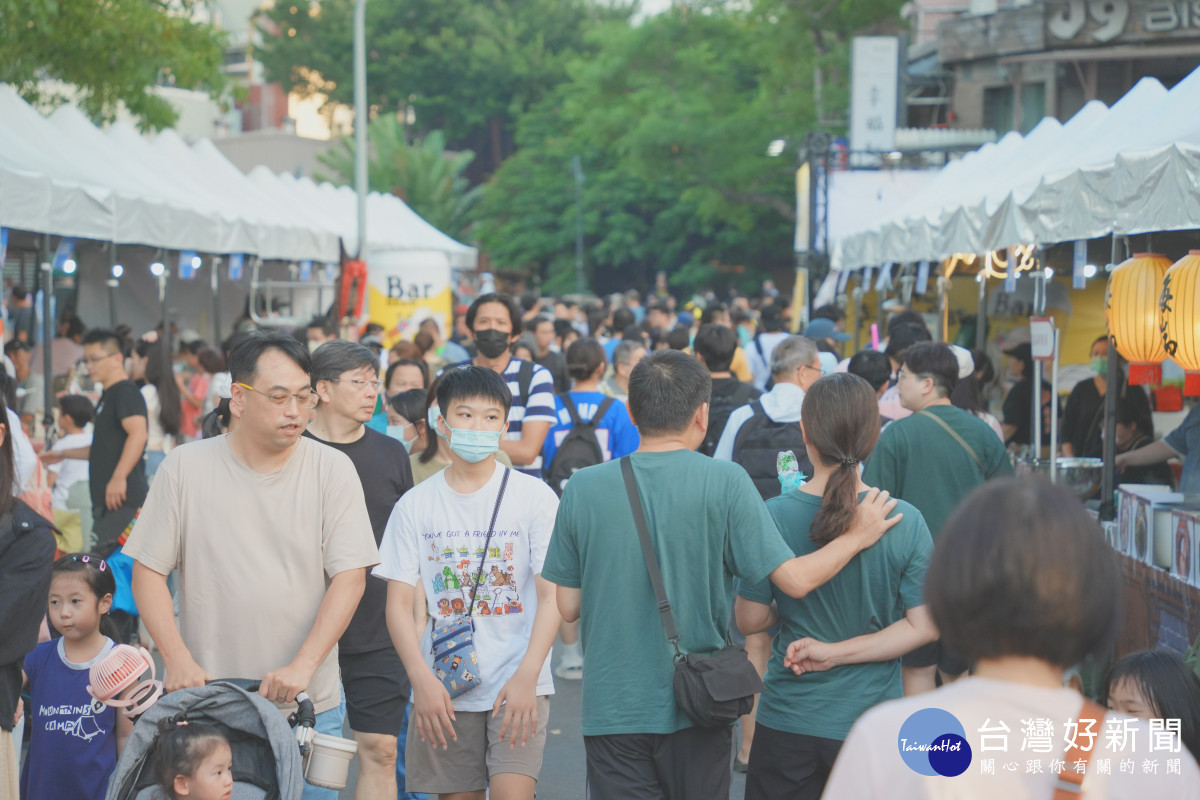 玻擂柑仔店於新竹護城河親水公園(228紀念公園)熱鬧登場。