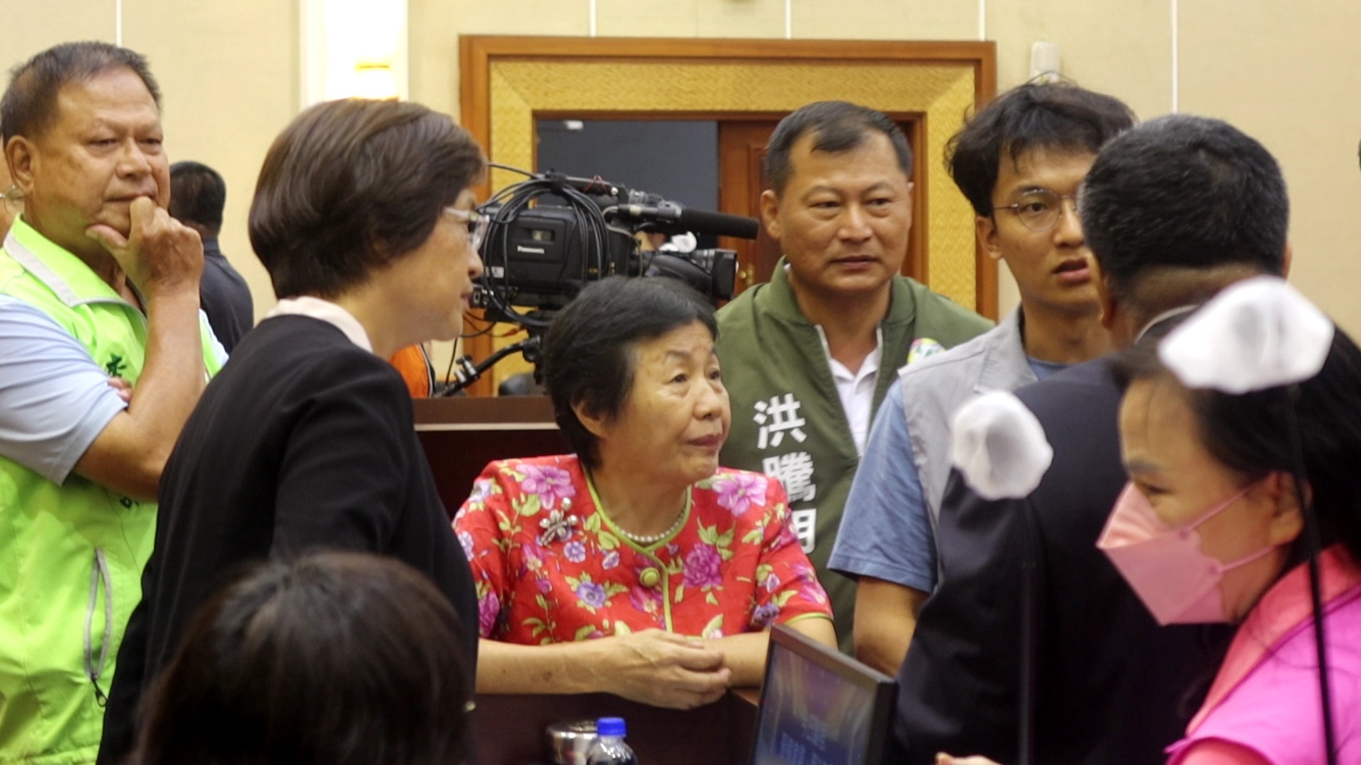 ▲彰化縣議會因縣府「火化場」開發計畫引發爭議,有議員提議變更議程,經協商,專案報告議程仍維持在11月5日。(記者張溎壕攝)