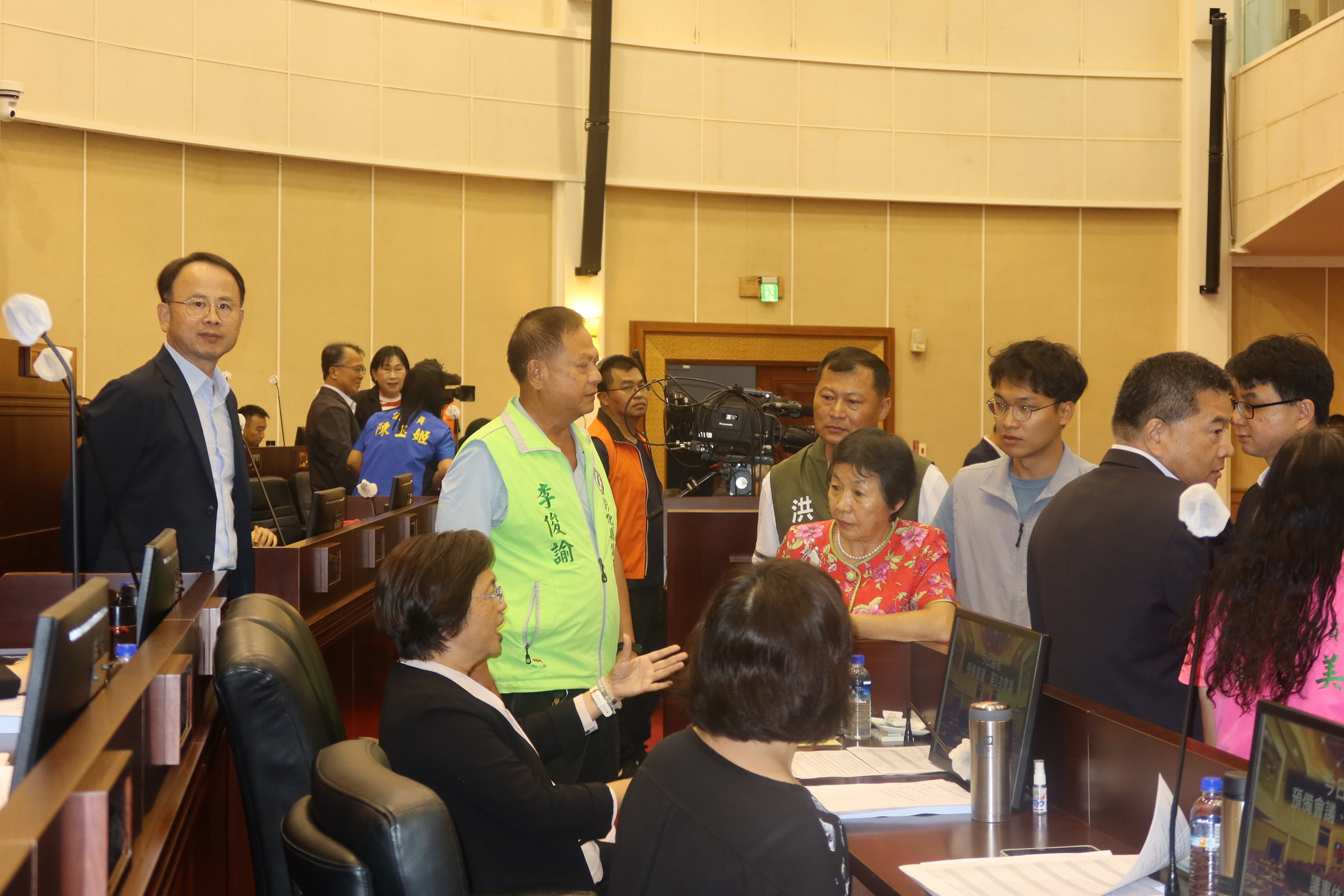 ▲彰化縣議會因縣府「火化場」開發計畫引發爭議，有議員提議變更議程，經協商，專案報告議程仍維持在11月5日。（記者張溎壕攝）