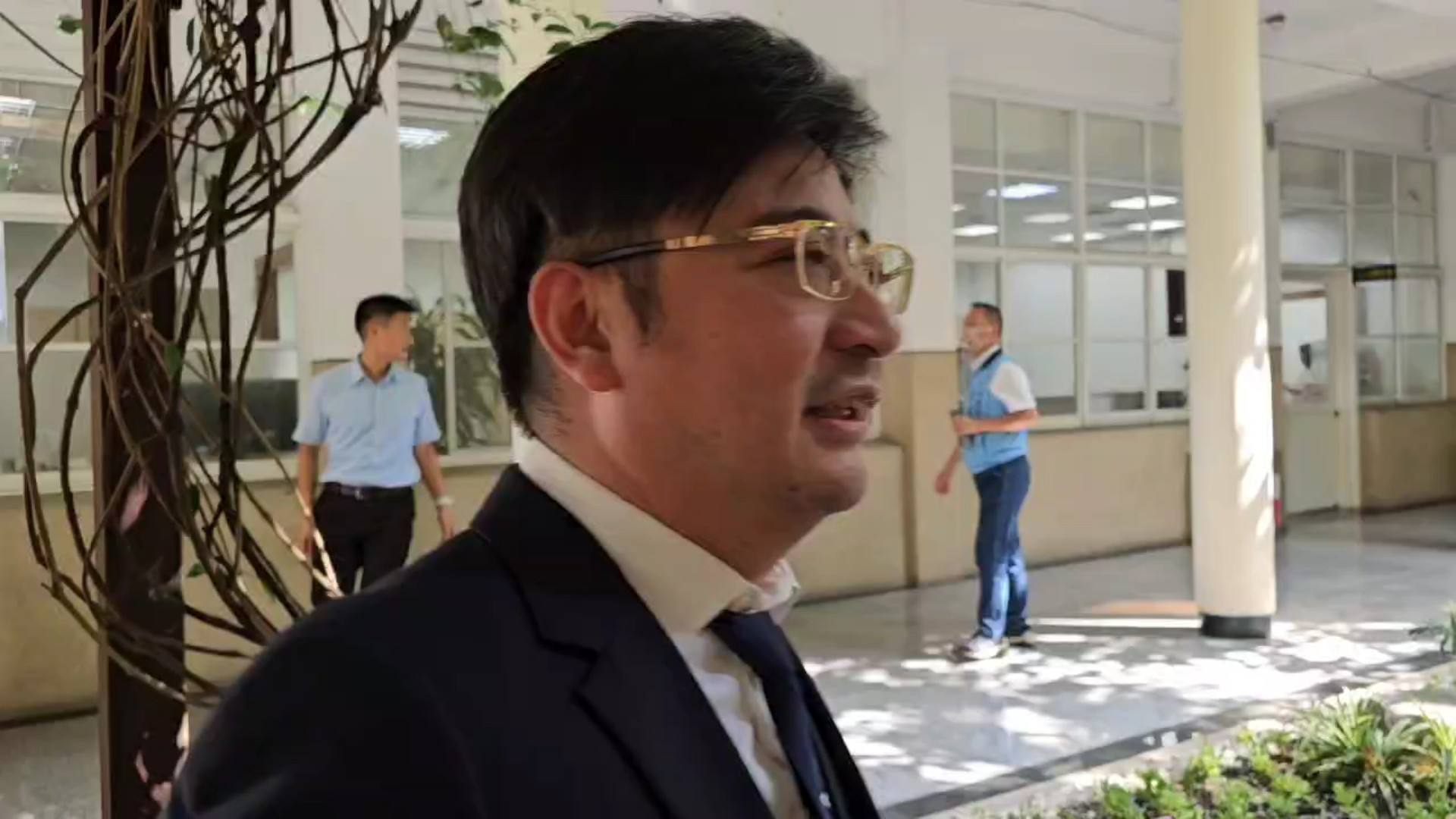▲彰化縣議長謝典林傳出將「回歸」國民黨?謝典林今天到彰化縣議會主持定期會,面對媒體追問,他說,不遭人嫉是庸才。(記者張溎壕攝)