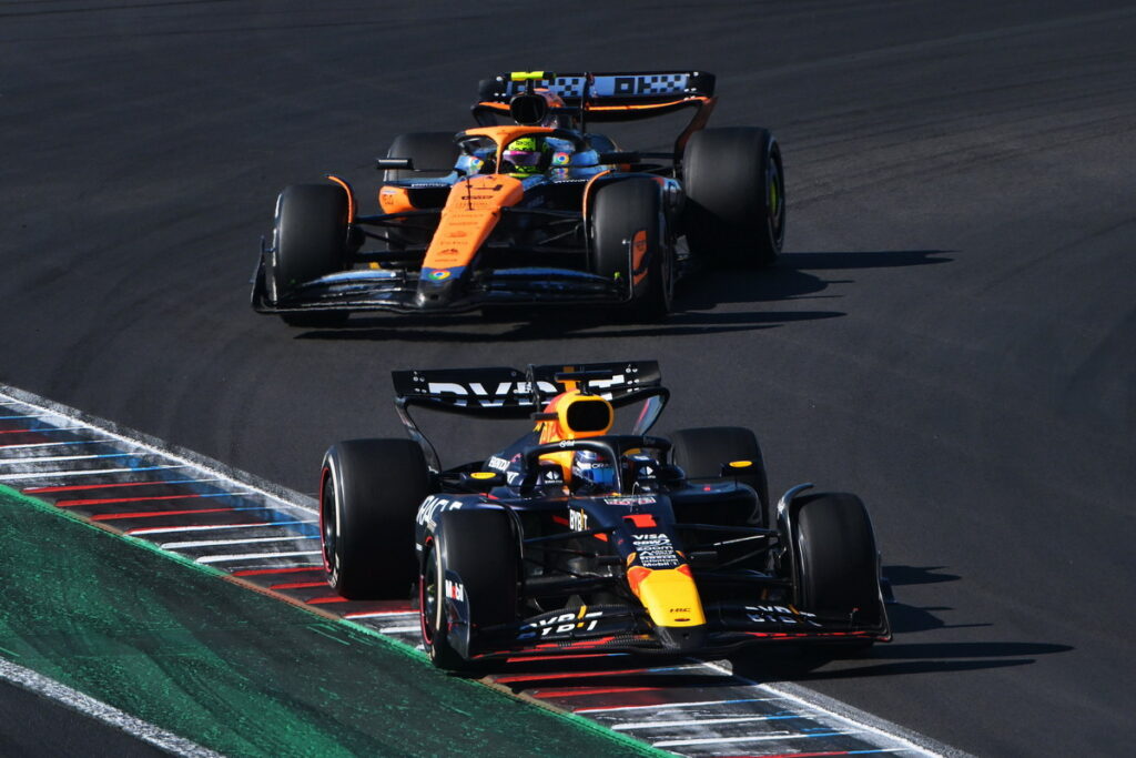 美國大獎賽(United States Grand Prix)上,Red Bull 車隊荷蘭籍車手 Max Verstappen開賽起就與對手展開激烈攻防。(Red Bull 提供)