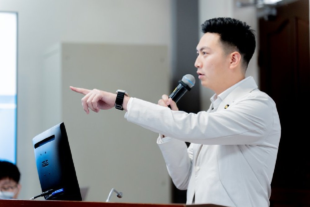 卓榮泰「點菜說」引戰 廖偉翔:行政院這餐廳欠人民三道菜 256 卓榮泰「點菜說」引戰 廖偉翔:行政院這餐廳欠人民三道菜 255