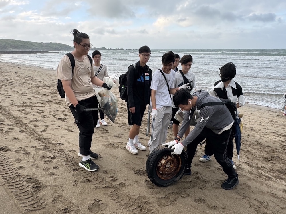 50分鐘撿108.5公斤垃圾 175位扶輪少年服務團成員淨灘有成 267 cnews124241021a08