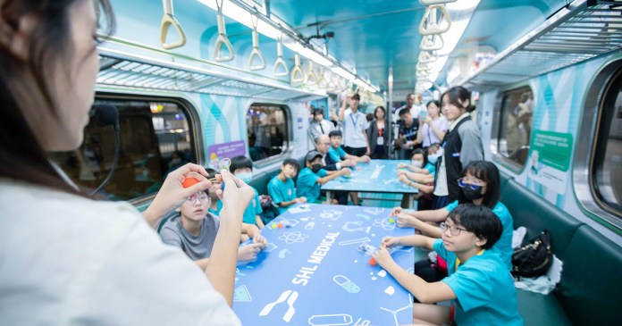 瑞健醫療科普環島列車啟程 激發學子對科學的好奇心 21 圖三、瑞健醫療以「精準健康」為主題設計一系列物理科學實驗,協助同學掌握壓力、摩