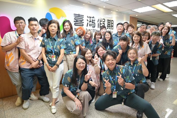 歡慶25週年,喜鴻假期也推出全新制服,展現活潑度假氣息。 圖:喜鴻假期/來源