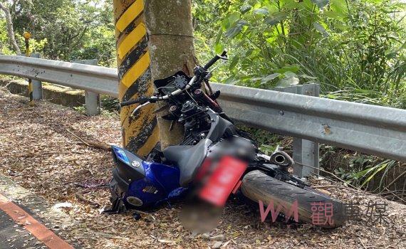 彰139又傳車禍!騎士返鄉自撞路樹 重機「撞擊解體」