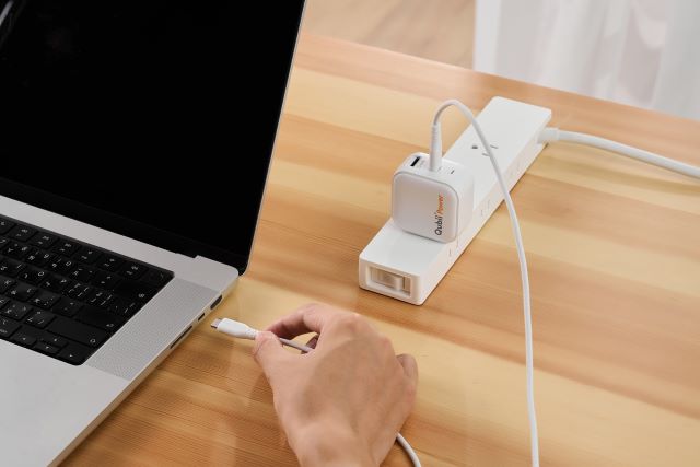 圖說:Qubii Power快速充電也能同時自動備份(資料來源:Maktar).jpg