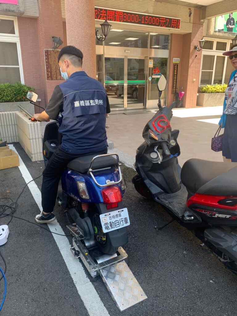 汽燃費徵收及違規等監理業務各種詐騙手段層出不窮，來源不明的簡訊或連結，切勿點擊，勿隨意輸入個人資訊，以免上當受騙。