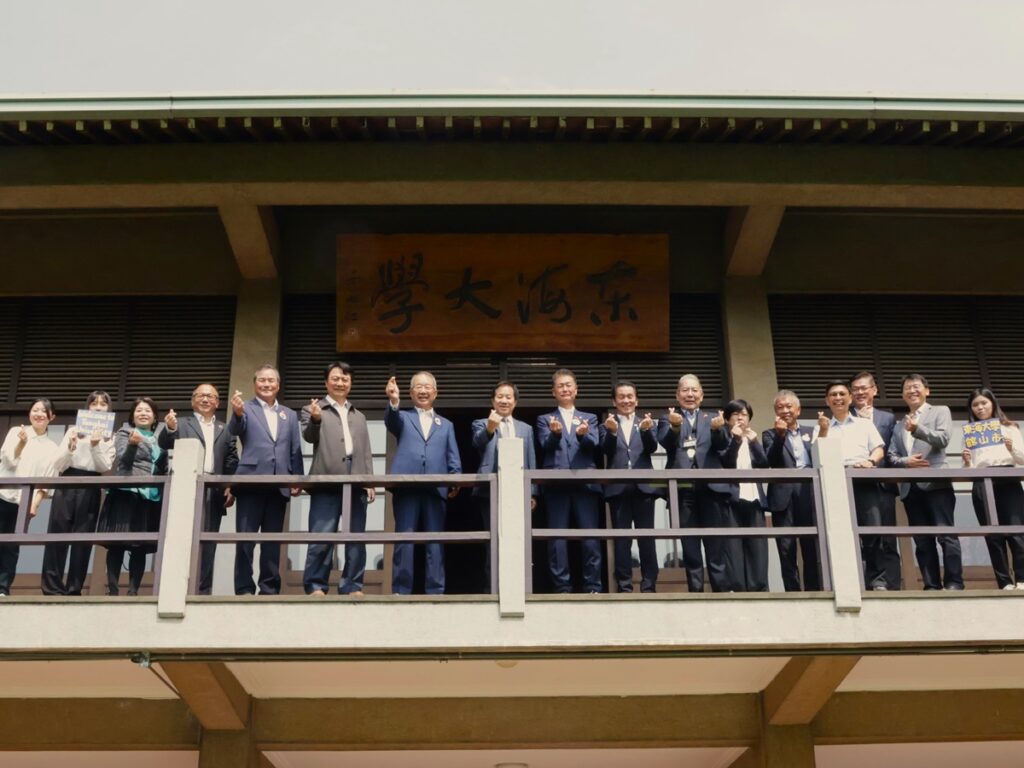 千葉縣館山市長森 正一及議長偕同多位工商協會會長親臨東海大學參訪。(圖/東海大學提供)