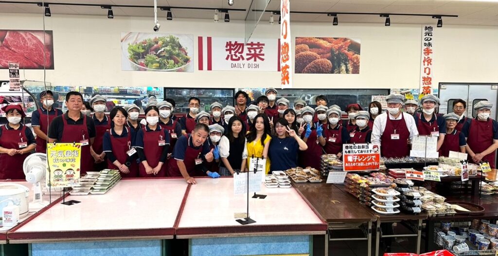 東海大學的學生參與「2024日本館山市食品產銷與餐旅實務實習」,體驗日本職場文化。(圖/東海大學提供)