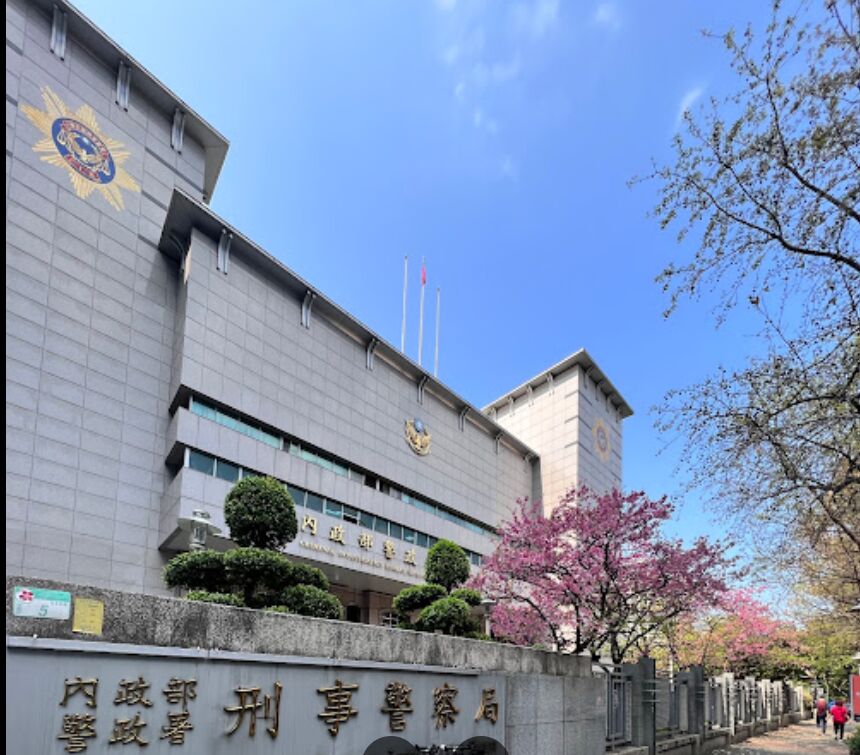 刑事局警備隊員酒後脫序 爛醉送醫咆哮醫護人員 198 刑事局警備隊員酒後脫序 爛醉送醫咆哮醫護人員 197