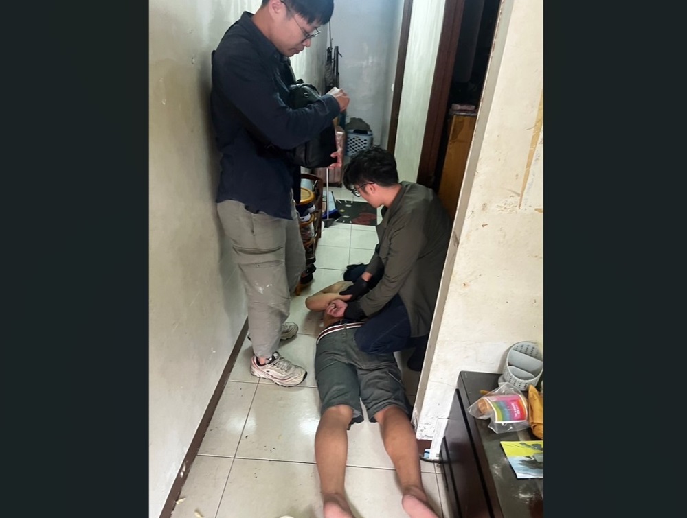 販毒男女2人組藏身社區 警攻堅查獲海洛因與槍枝 218 cnews204241022a15