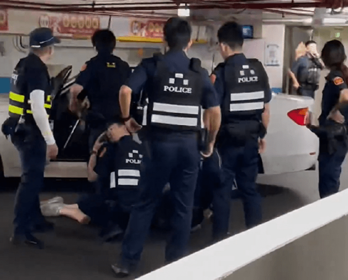 【有片】又見未成年偷開車!桃市15歲少年開BMW拒檢 猛撞停車場柱子 70 g5sg454g