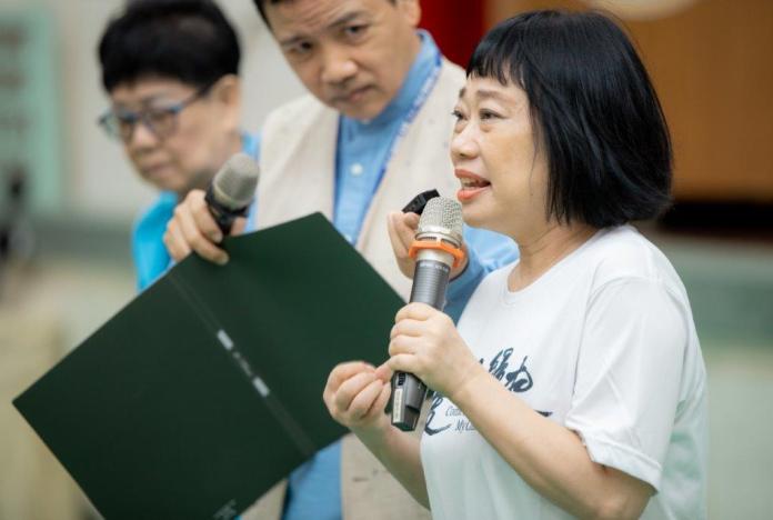 主持人訪談本紀錄片導演 李靖惠