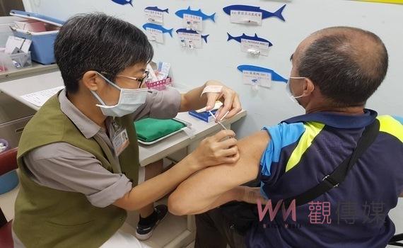 有效對抗流感、新冠　中市衛生局提醒年長族群接種疫苗