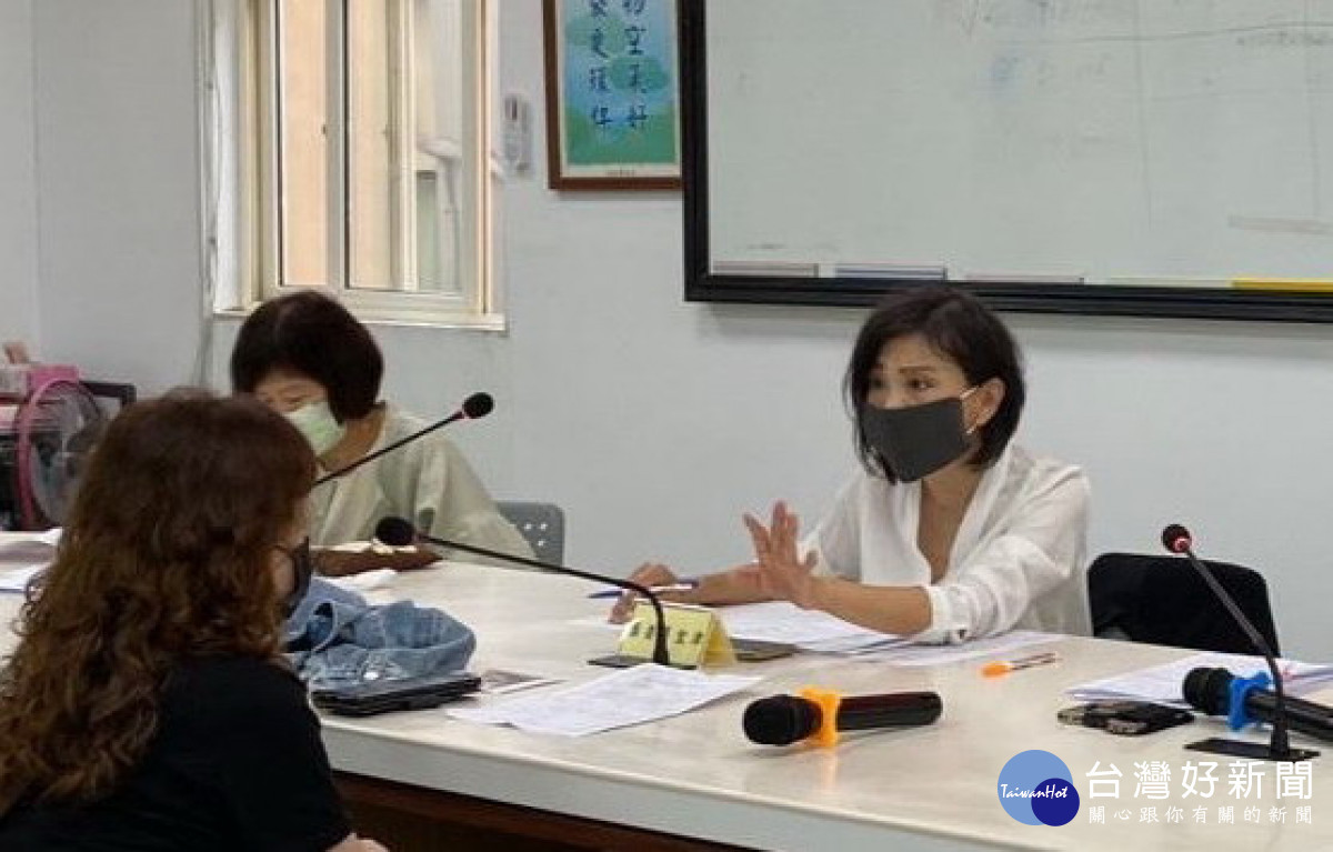 ▲監察院地方機關巡察第2組葉宜津、王美玉巡察委員關心民情，10月25日到高市六龜區接受民眾陳情。