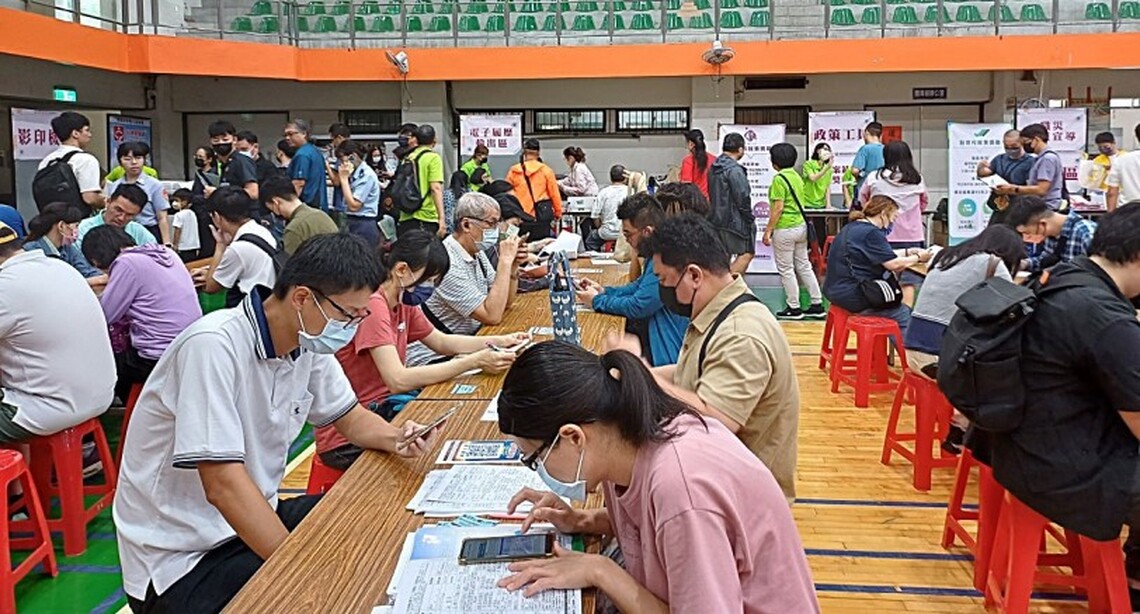 來面試就給糖  高市勞工局10/26上午於福誠高中舉辦聯合徵才活動