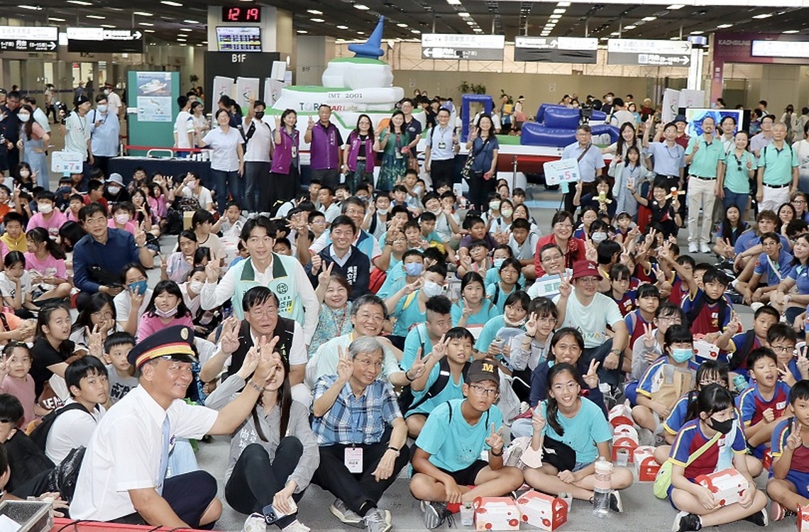 2024年臺灣科普環島列車抵達高雄  400名中小學生體驗科學饗宴