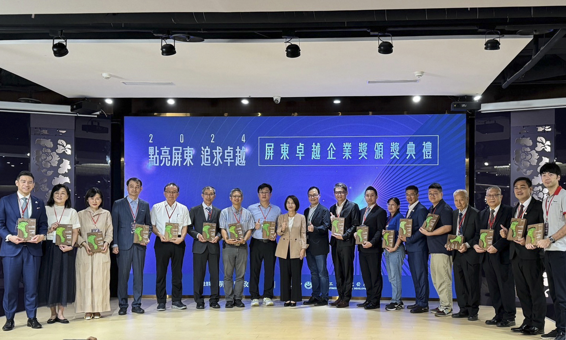 ▲全體獲獎企業合影 (圖/大中圖書提供)