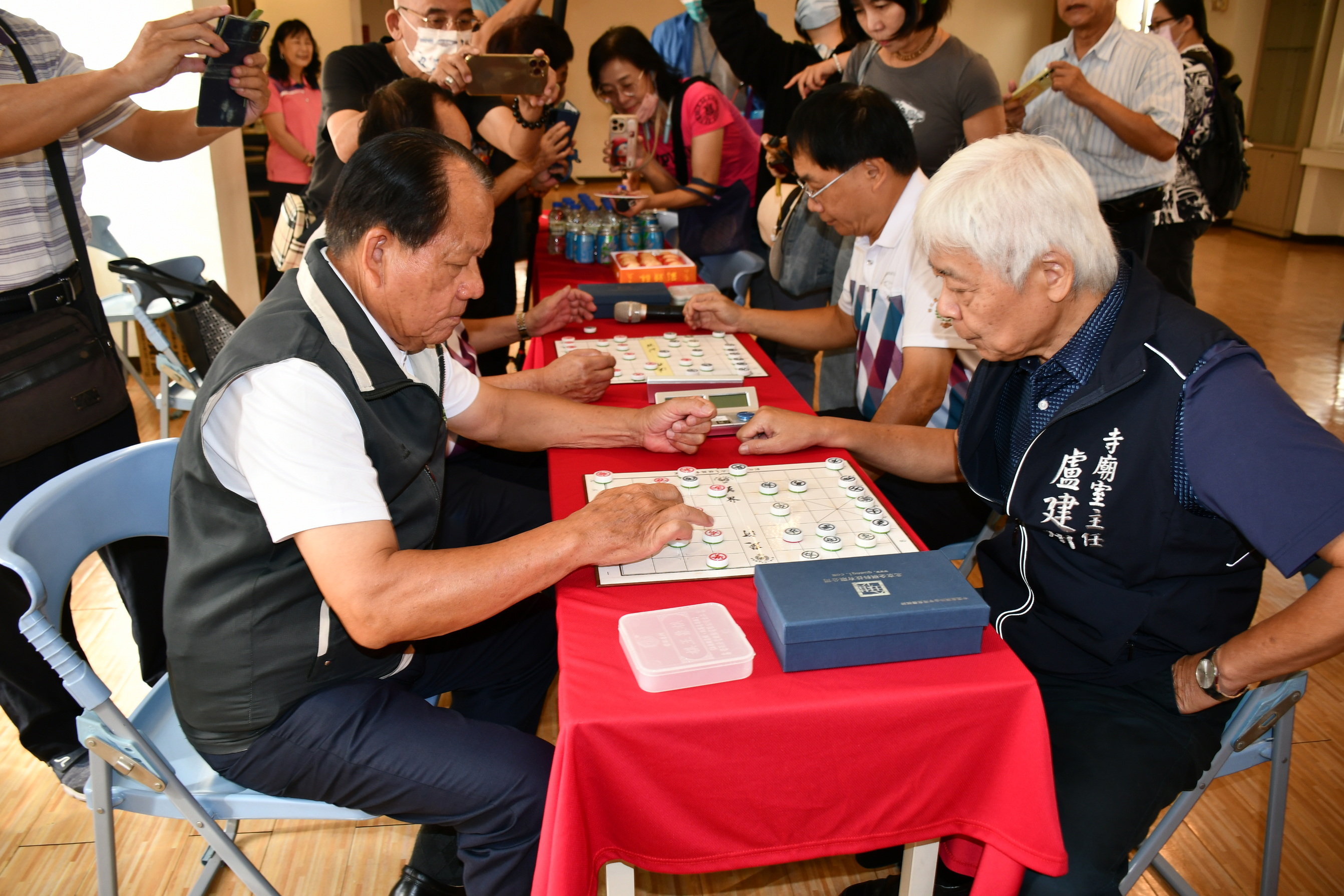 ▲第十五屆「媽祖盃全國象棋錦標賽」將於10月27日在彰化南瑤宮媽祖文化館舉行對奕，市公所寺廟室主任盧建州為活動先行掛帥禮。（記者張溎壕攝）