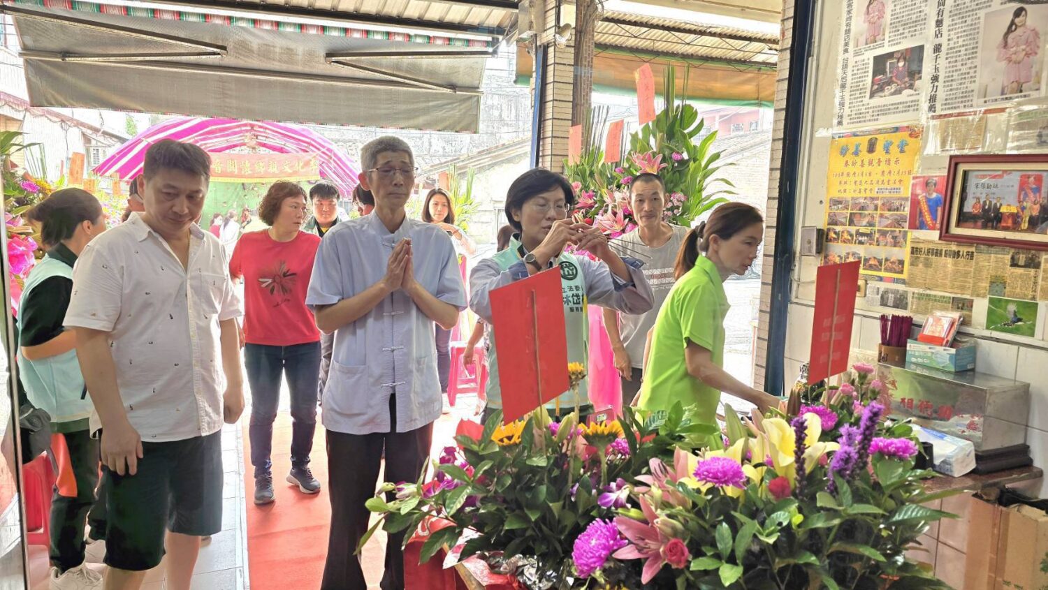 高市客家兒童合唱團手作99藍衫吊飾送暖日美濃市 深化台日友誼