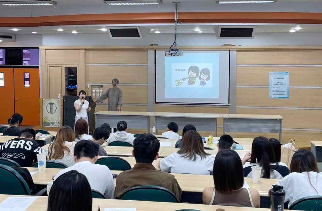 ▲大葉大學通識課程邀請作家康原演講。(記者林明佑翻攝)