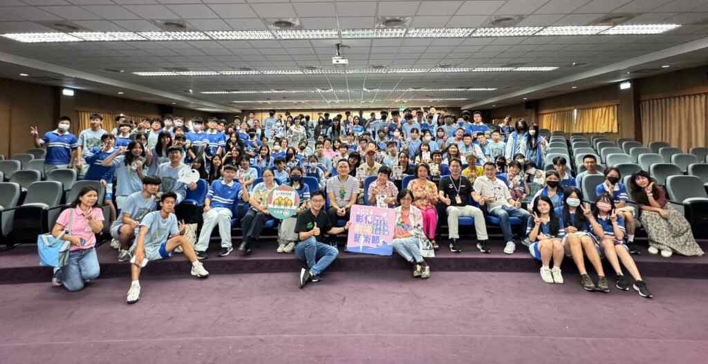 ▲明道中學現代文學館與彰化縣文化局合作,特別邀請旅德作家陳思宏到校園演講。(記者林明佑翻攝)