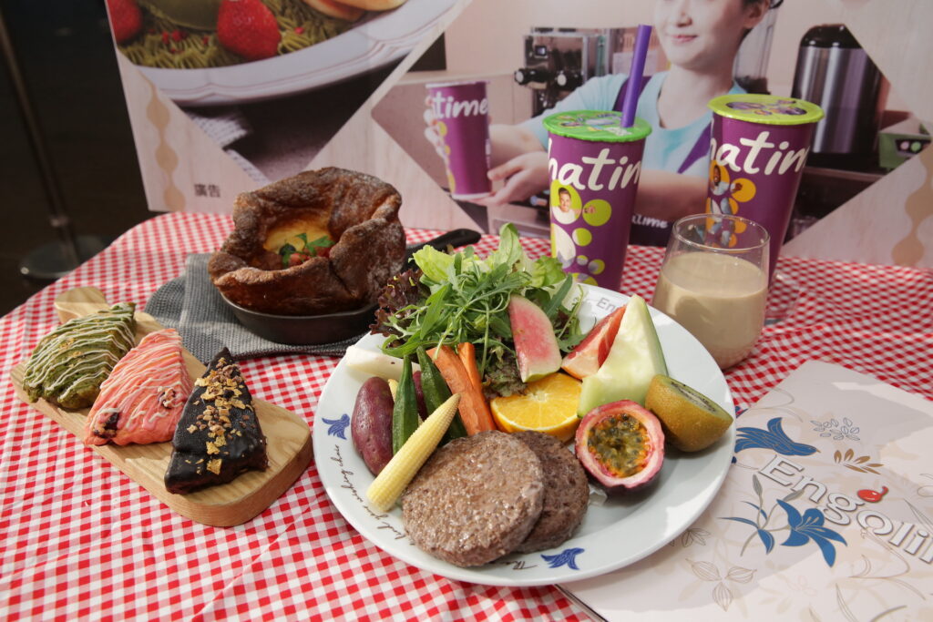 現場展示上市上櫃業者美食，歡迎大家上臺北市食材登錄平台瞭解！（六角國際）
