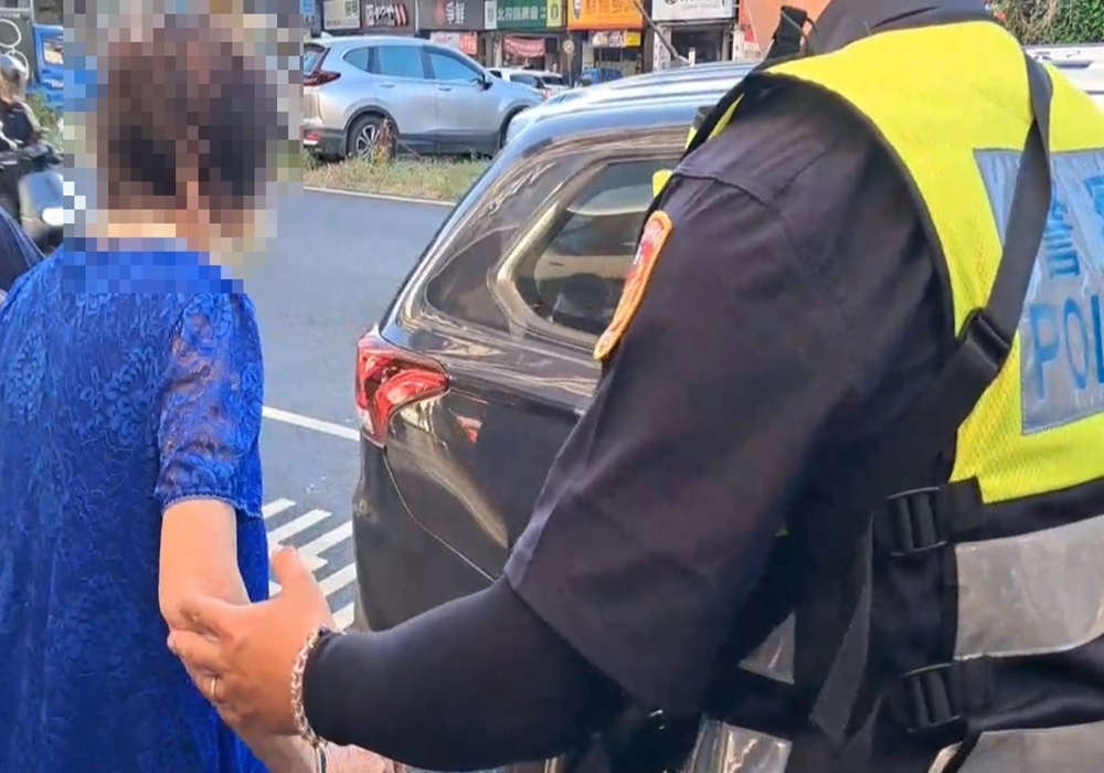 高齡老嫗疑失智迷途榮總站 北投警伸援手助返家 230 248241023a06