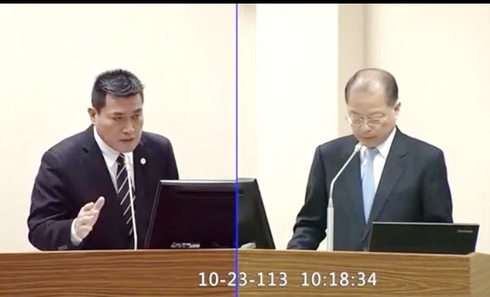 黃仁針對民進黨立委伍麗華｢原住民是破口｣說質詢國安局副局長黃明昭。(國會頻道)