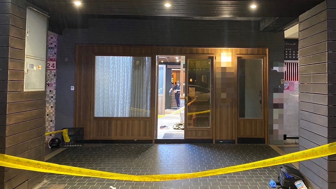 該店爲複合式髮廊酒吧，白天是髮廊，晚間酒吧營業。（記者徐煜勝翻攝）