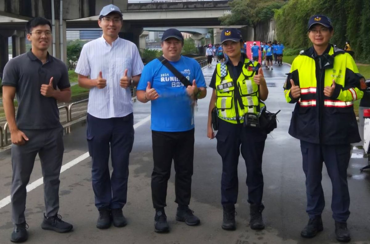 內湖分局宣導交通安全,提醒民眾防範詐騙、守護行車安全。(記者薛秀蓮翻攝)
