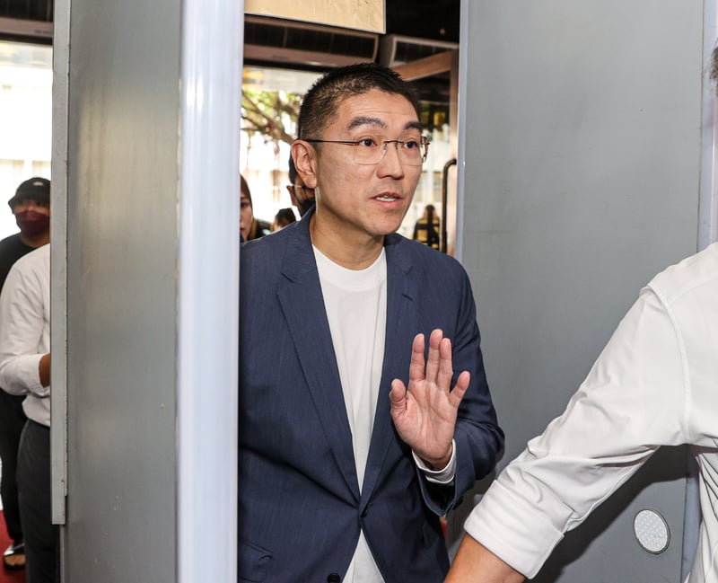 為釐清柯文哲的政治獻金來源及流向,檢廉以證人身分通知基隆市長謝國樑(中)到案說明,訊問請回。中央社