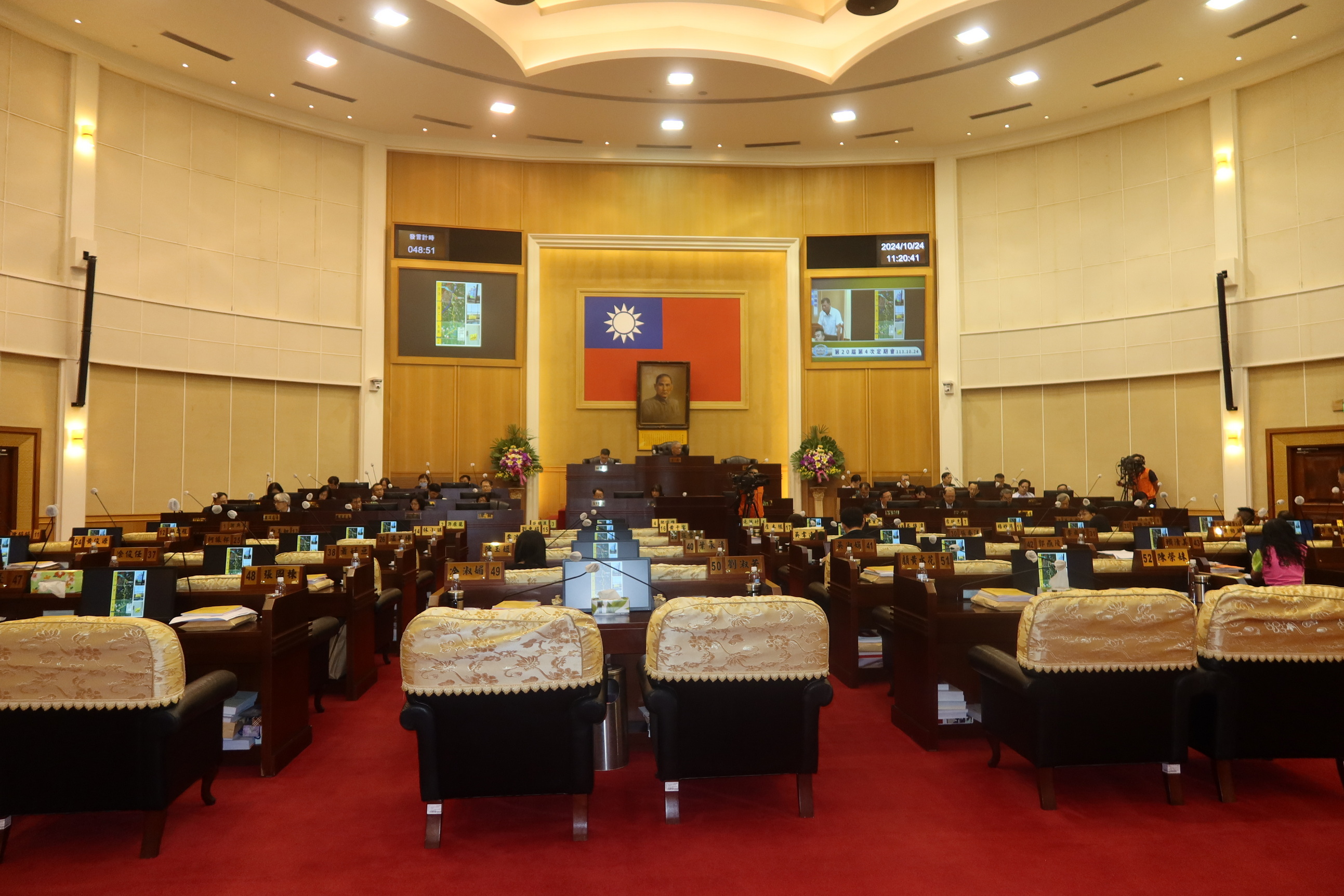 ▲彰化縣火化場將落腳在芳苑鄉等選址，縣議員在議會質詢，要求縣府在即將召開的說明會上務必要提供具體完整且詳細的說明與報告。（記者張溎壕攝）